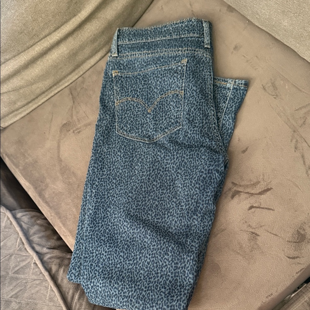 Women’s Blue Leopard-Print Levis’s Jeans Size 29 Skinny